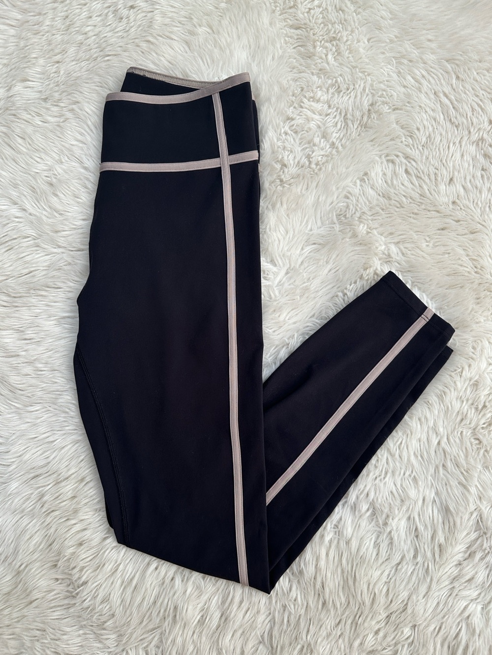 Vuori Black Leggings with Taupe Trim